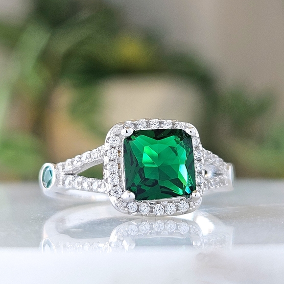 Cushion Cut Emerald Green Gemstone Ring, 925 Sterling Silver Charmed Aroma - Picture 5 of 5